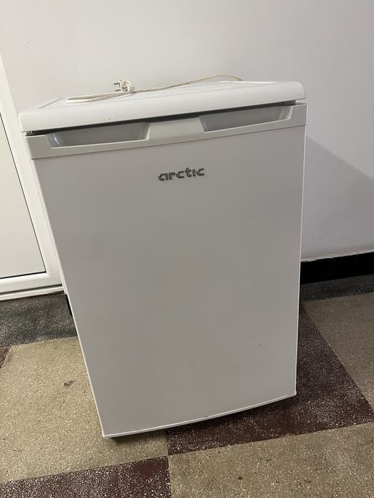 Frigider pentru piese