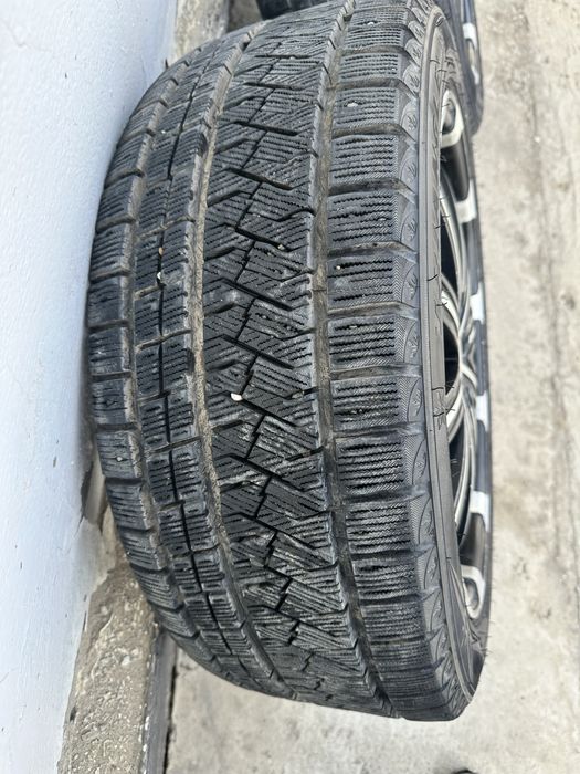 Диски с шинами на авто