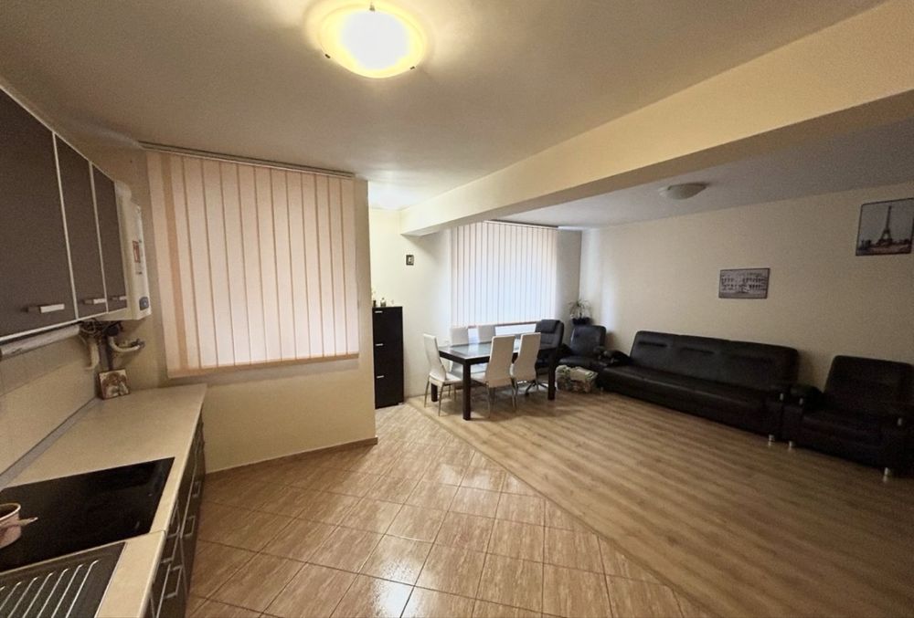 Birou vanzare la parter inalt