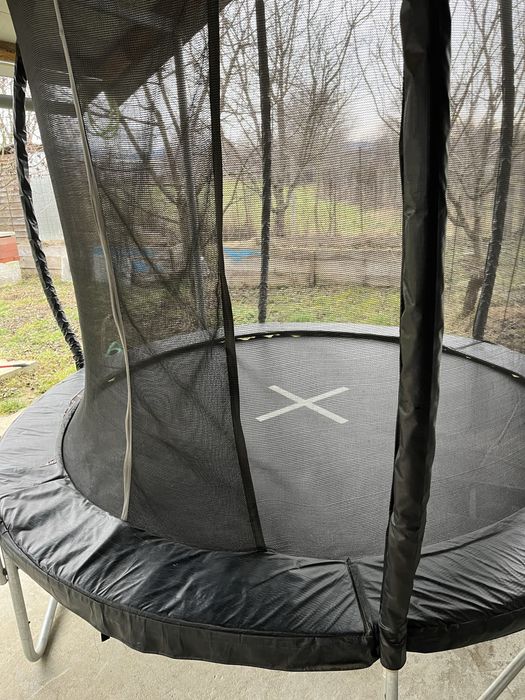 Vând trambulină 250cm diametru