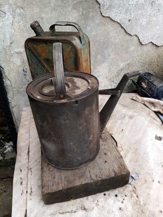 Ретро метална туба