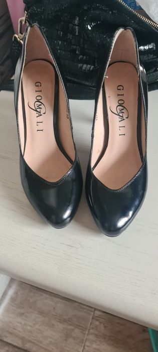 Туфли продам красивые