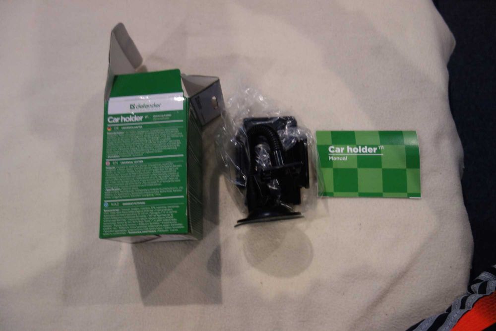 Продавам стойка за телефона за автомобил Defender Car holder 111