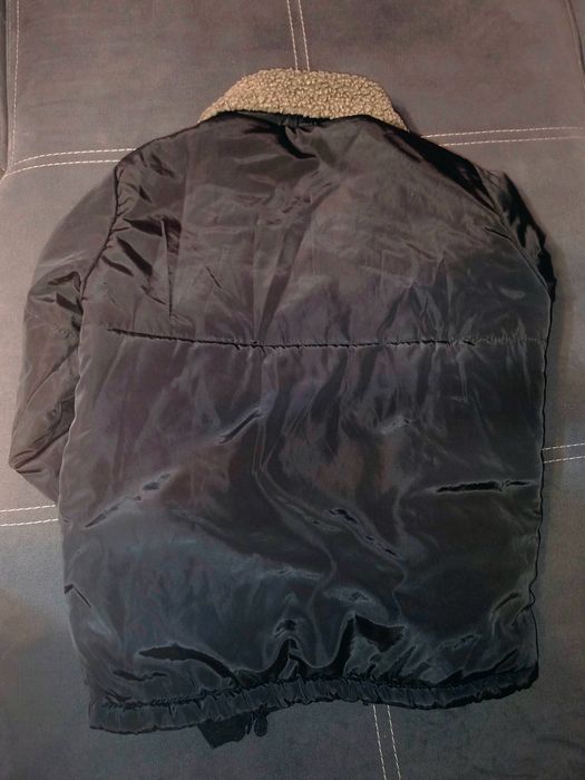 Jachetă neagră cu guler