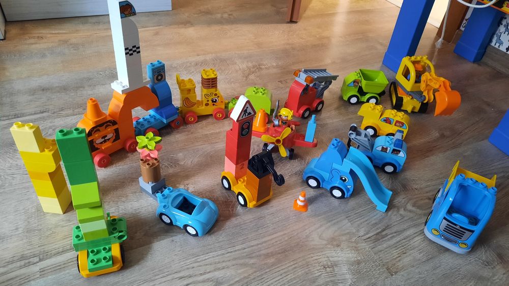 Lot de lego duplo cuburi, masini, avion, excavator, trenuleț etc