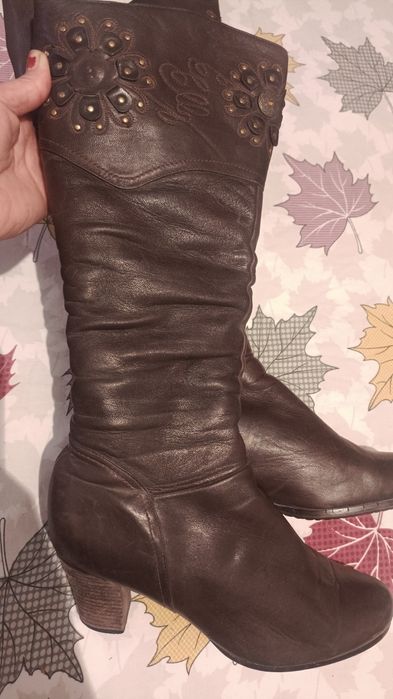 Сапоги женские кожаные.