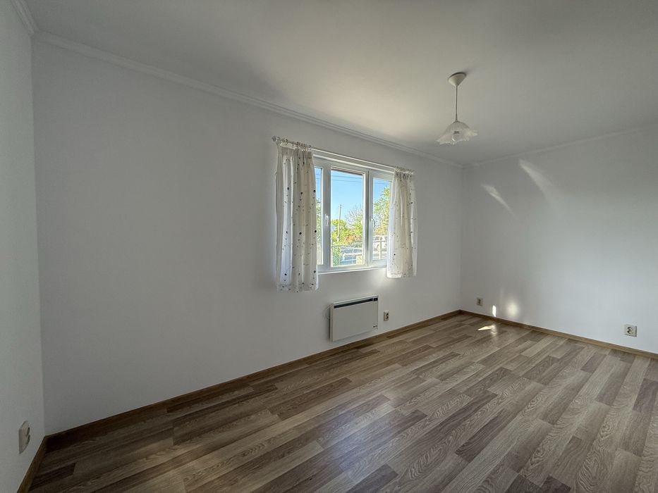 Дава се под наем Къща в с. Ново Ботево, Област Добрич - 111 кв.м за 550 € - Снимка #12