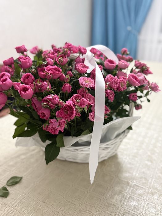 корзина кустовых роз