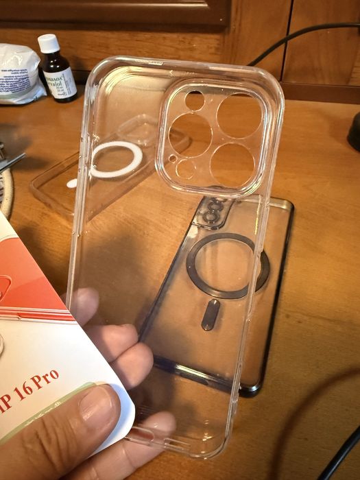 Чехлы на iPhone 16 pro,за 1 штук 25000