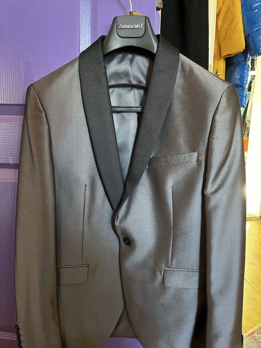 Нов костюм от Andrews