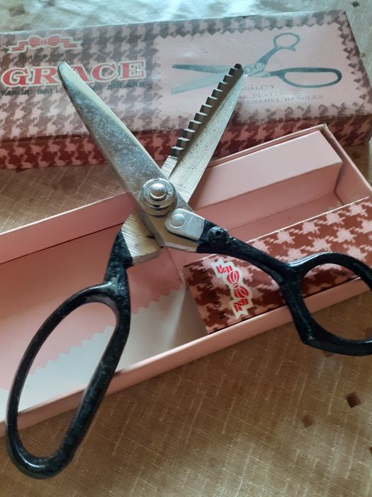 Чисто нова неизползвана шивашка ножица. Режещата на  зигзак.