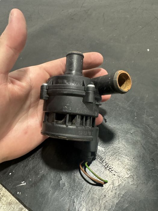 Pompa recirculare apa auxiliara Mercedes ML W164 ML320CDI