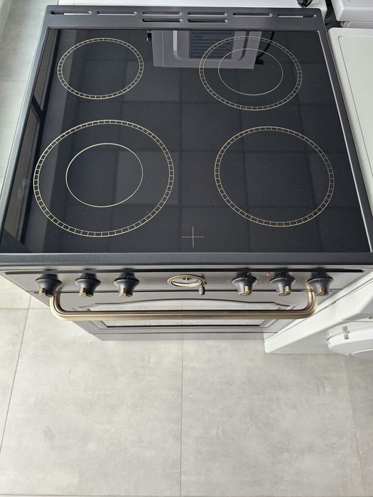 Нова! Ретро печка/фурна Gorenje с керамичен плот свободностояща 60 см.