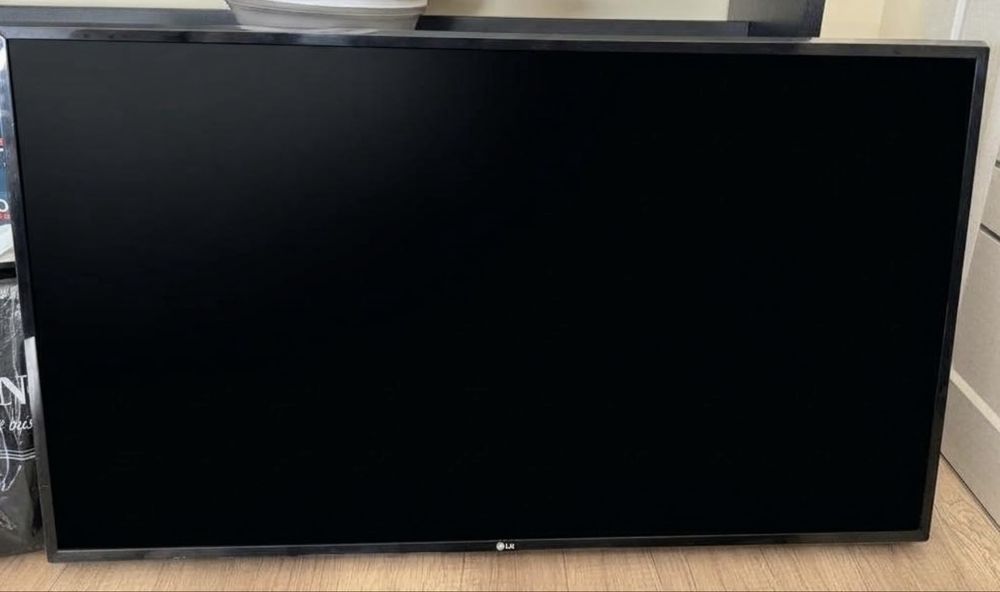 Продам Smart Телевизор LG 43LM5700PLА