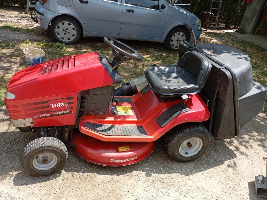 Tractoras tuns iarba