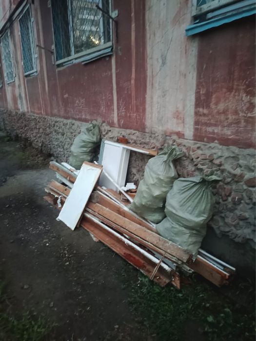 Отдам даром, двери и короб от двери