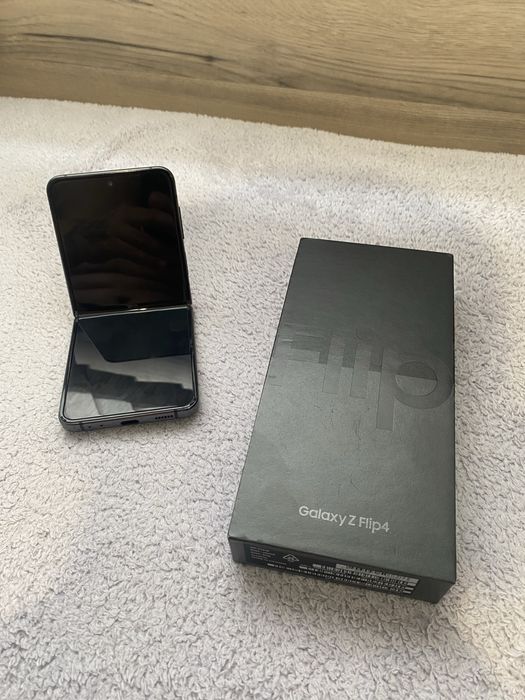 Samsung Galaxy Z Flip 4