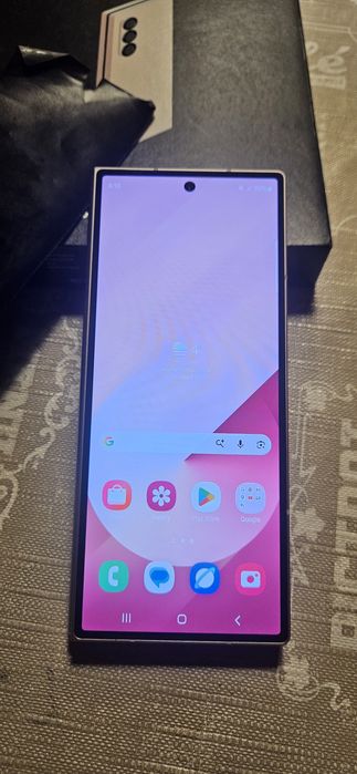 Samsung Z Fold 6 12 gb ram, 512 store 5G