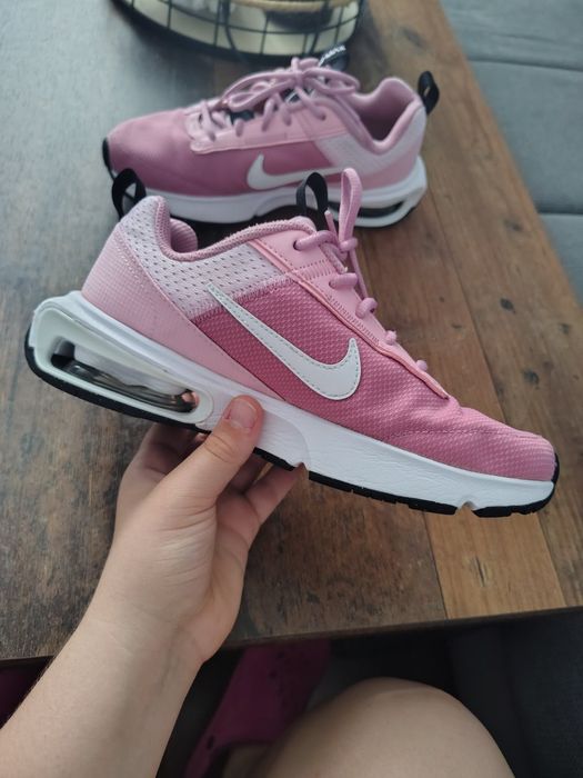 Запазени обувки на Nike air max
