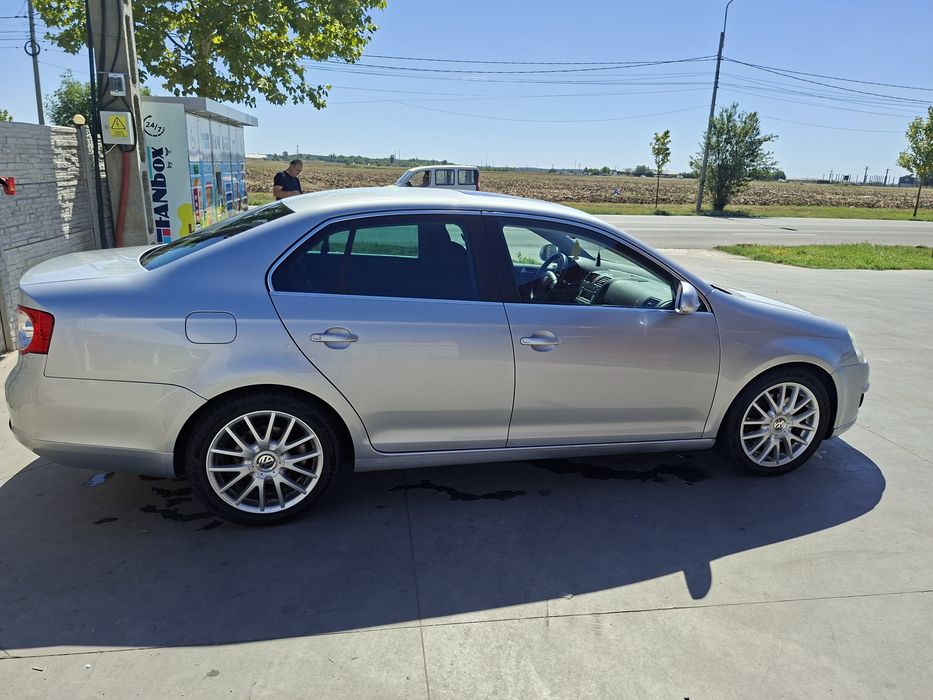 Volkswagen Jetta 2007 benzină, 4.205 € — imagine 8
