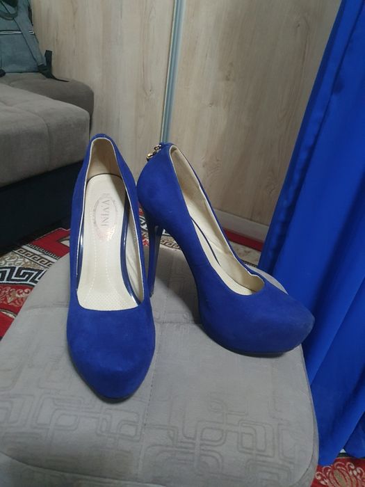 Продам шикарное вечернее платье 44-46 и  фирменные туфли 38 размера