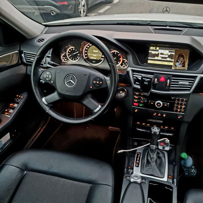 Mercedes  E class  2011 2.2d AUTOMAT  proprietar de 4 ani în acte fiscal pe loc