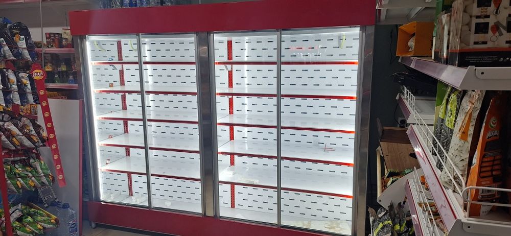 Vitrinniy holadilnik