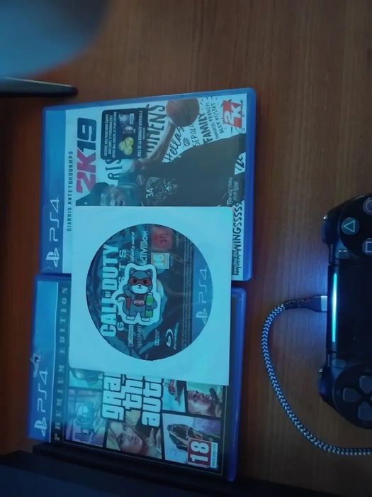Vând ps 4 mai multe detalii în pv preţ fix