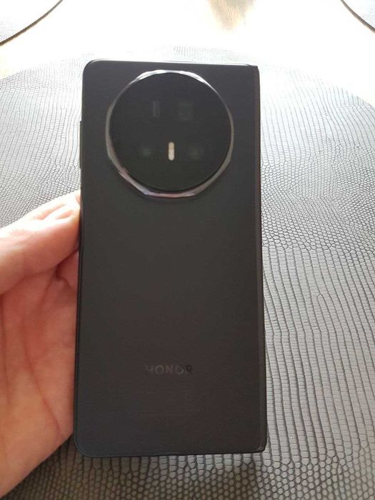 Honor Magic V5 ЧИСТО НОВ