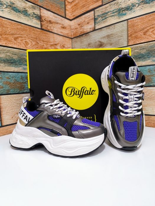 Calvin Klein/Karl Lagerfeld/Love Moschino/Michael Kors/Valentino/Buffa