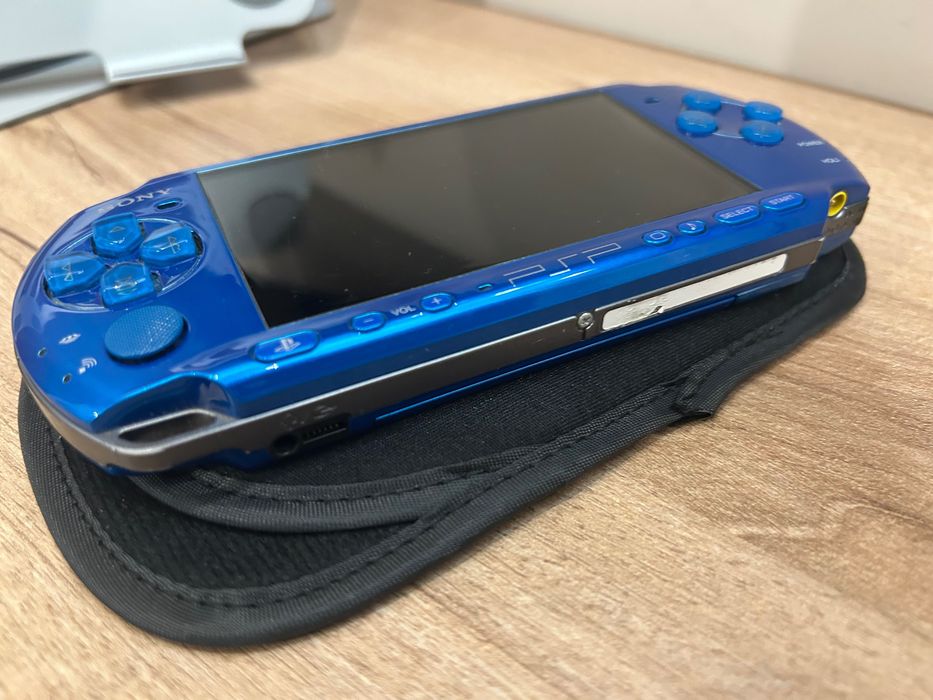 Sony PlayStation PSP 3000 (Vibrant Blue) —  64 GB, jocuri instalate