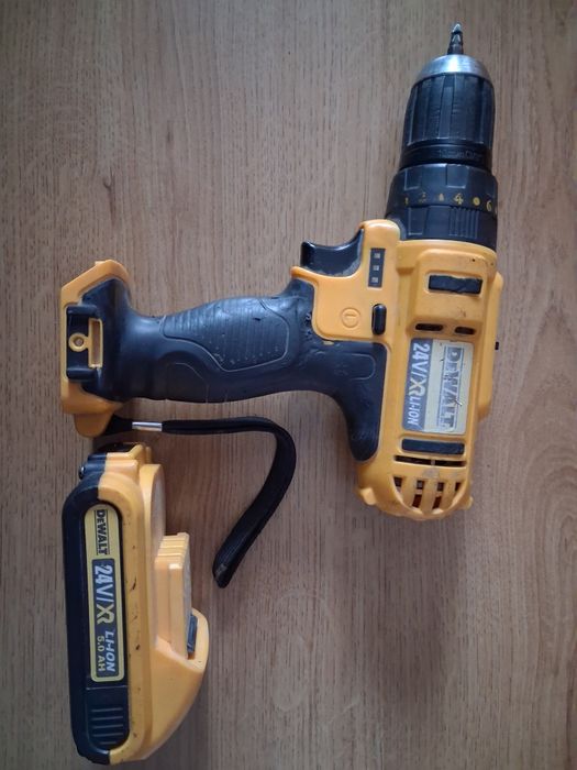 Masină de insurubat DeWalt defectă