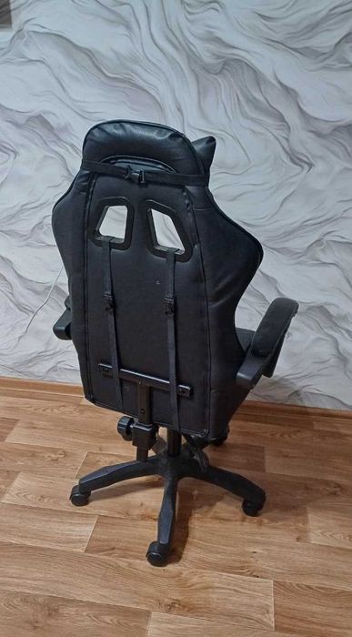 Игровое кресло, цвет черный
