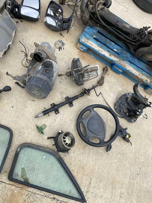 Anexe si accesorii Iveco daily 2007 2.3 euro 4 Timonerie geam. Spate  bloc lumini  aeroterma punte fata oglinda stanga dreapta  pompa servo abs contac