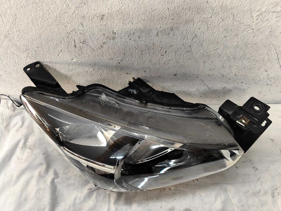 Оригинален фар Мазда 2  Mazda 2