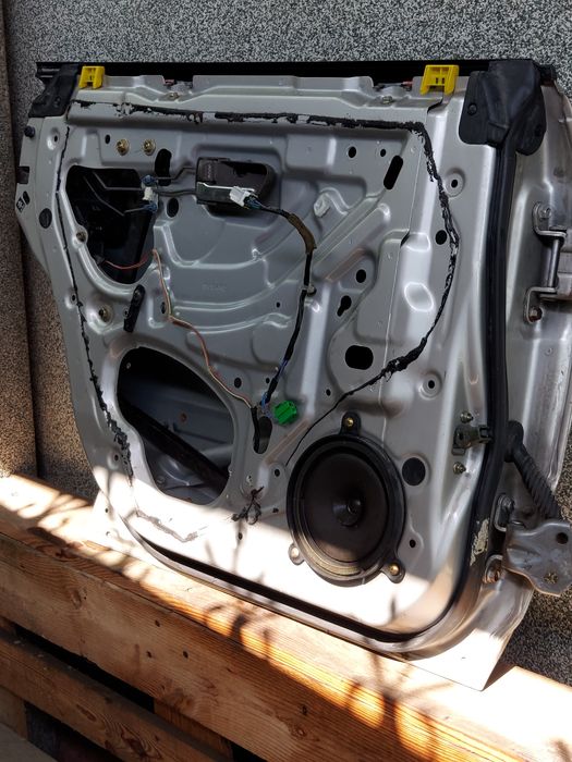 Дверь задняя левая  Subaru  Outback  .