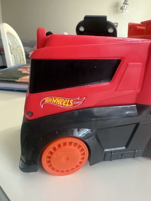 Автовоз Hot Wheels оригинал