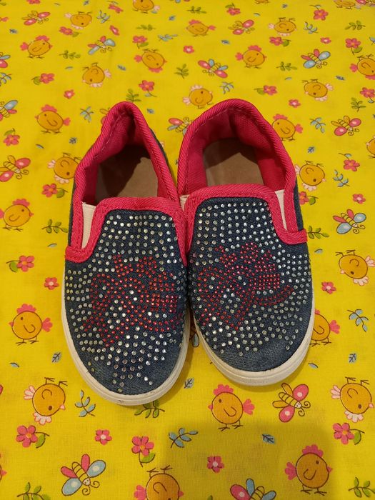 Продам детскую обувь