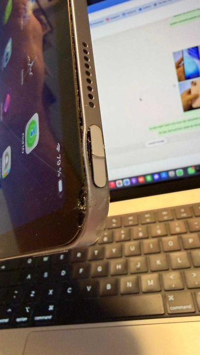iPad Air gen 5, ecran spart, buton power lovit