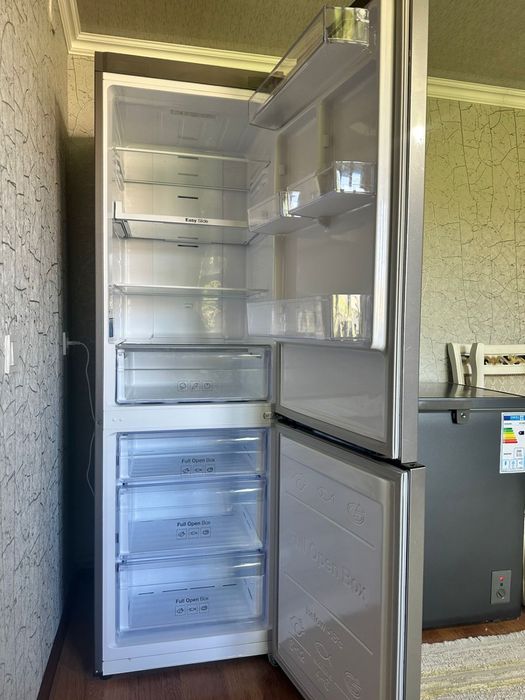 Холодильник с морозильником