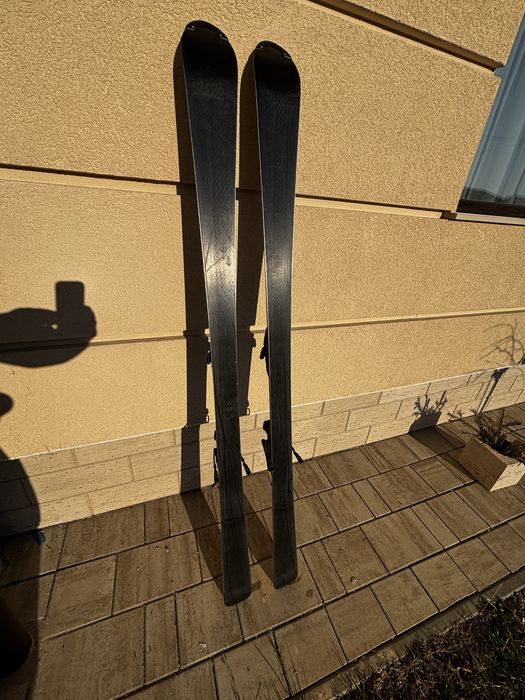 Vand casca si skiuri