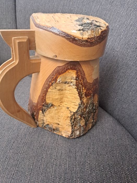 Дървена кана с дръжка