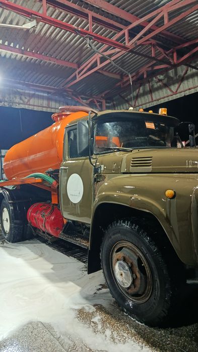 Ассенизатор ЗИЛ 7 куб