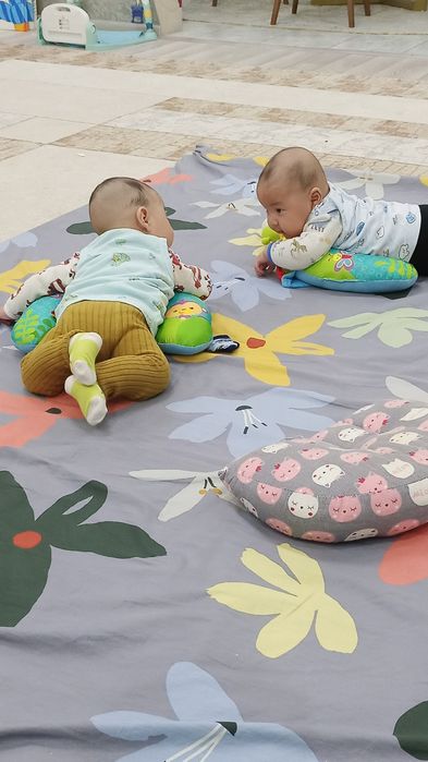 Подушка баланы ішпен жатқызуға