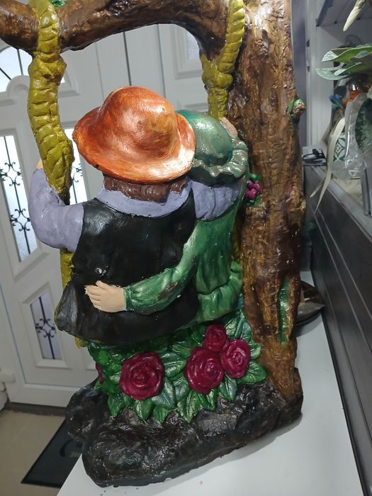 Statueta  ,, Indragostitilor""