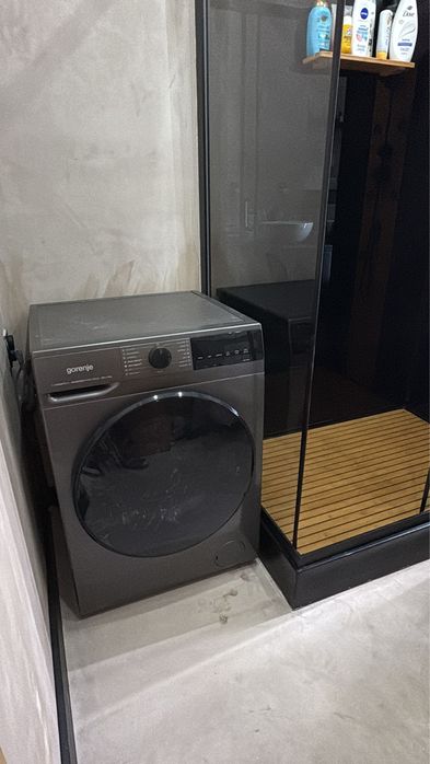 Inchiriez apartament cu 2 camere.