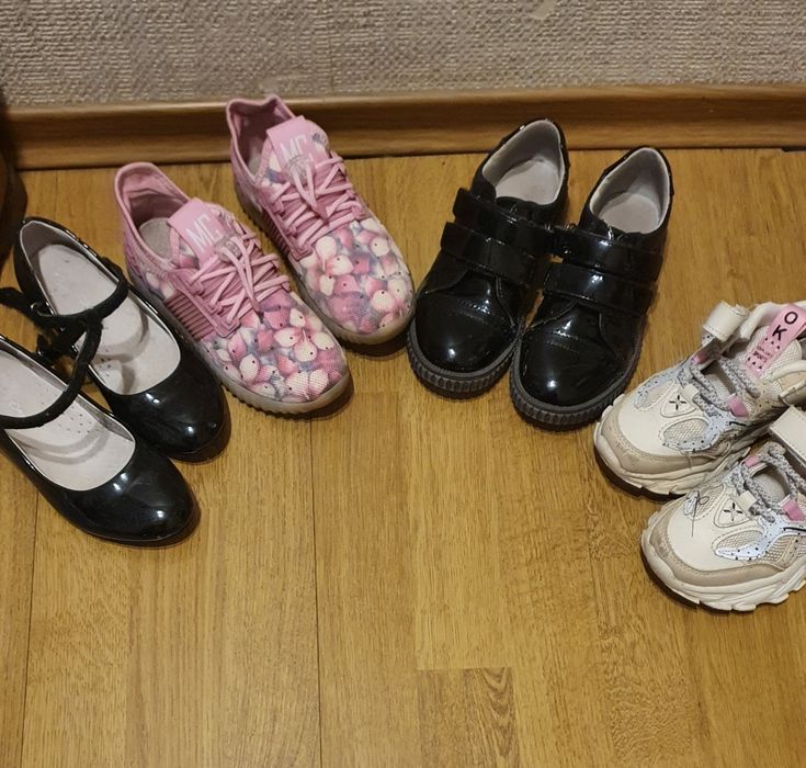 Продам детскую обувь