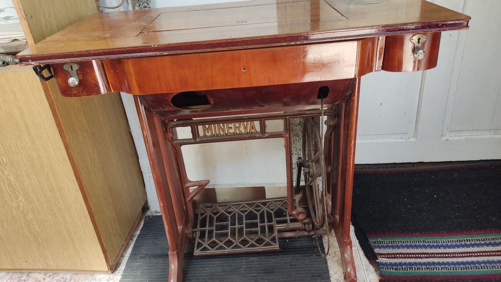 Стара шевна машина  минерва