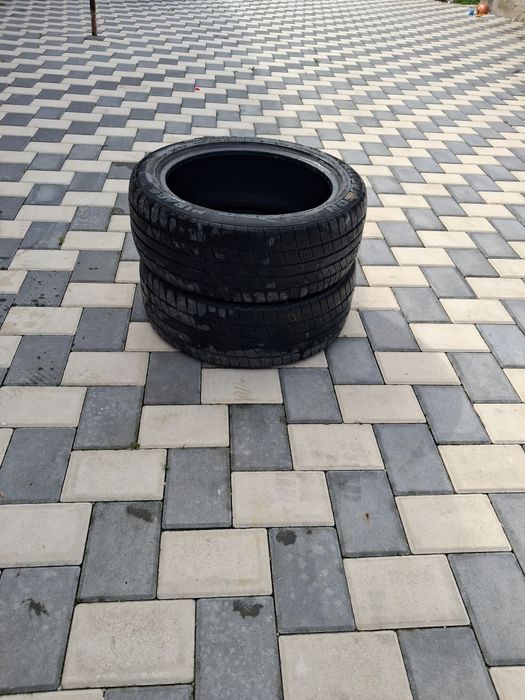 Vând două anvelope All Season M +S cu dimensiunile 205 /50 R17