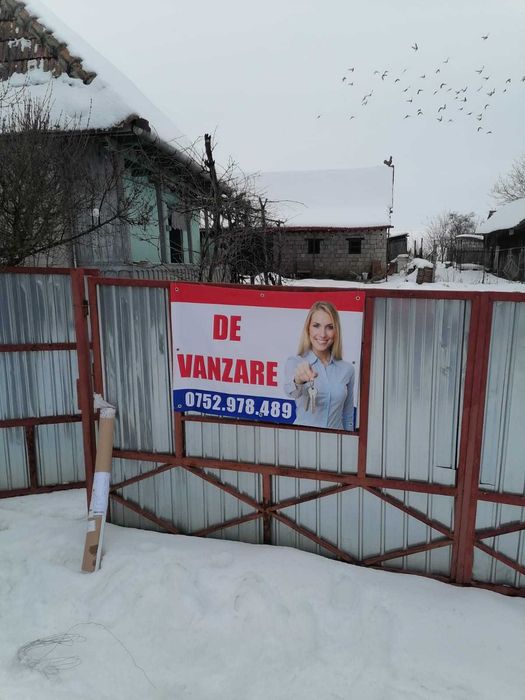 Casa de vanzare la țară - cu teren și utilitati